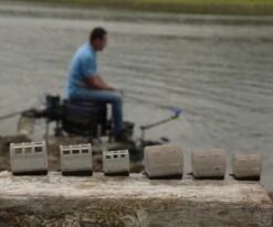 Cresta Plastic Cage Feeder -Matrix Winkel cresta plastic cage feeder 3